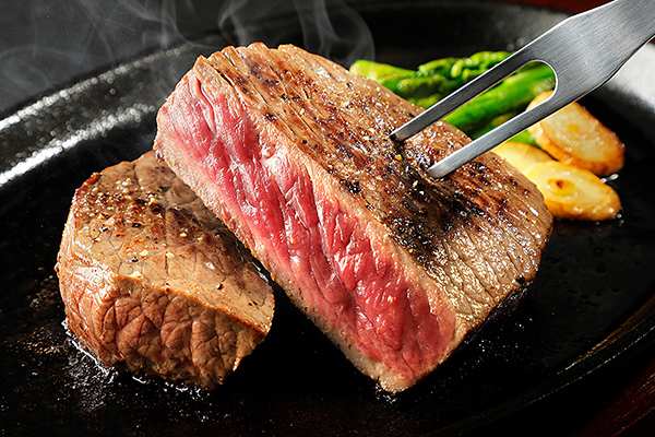 十勝ハーブ牛　サーロインとモモのステーキセット＜計700g＞