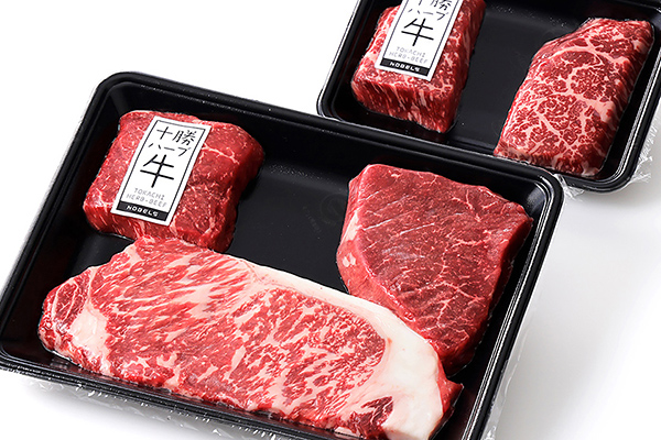 十勝ハーブ牛　サーロインとモモのステーキセット＜計700g＞